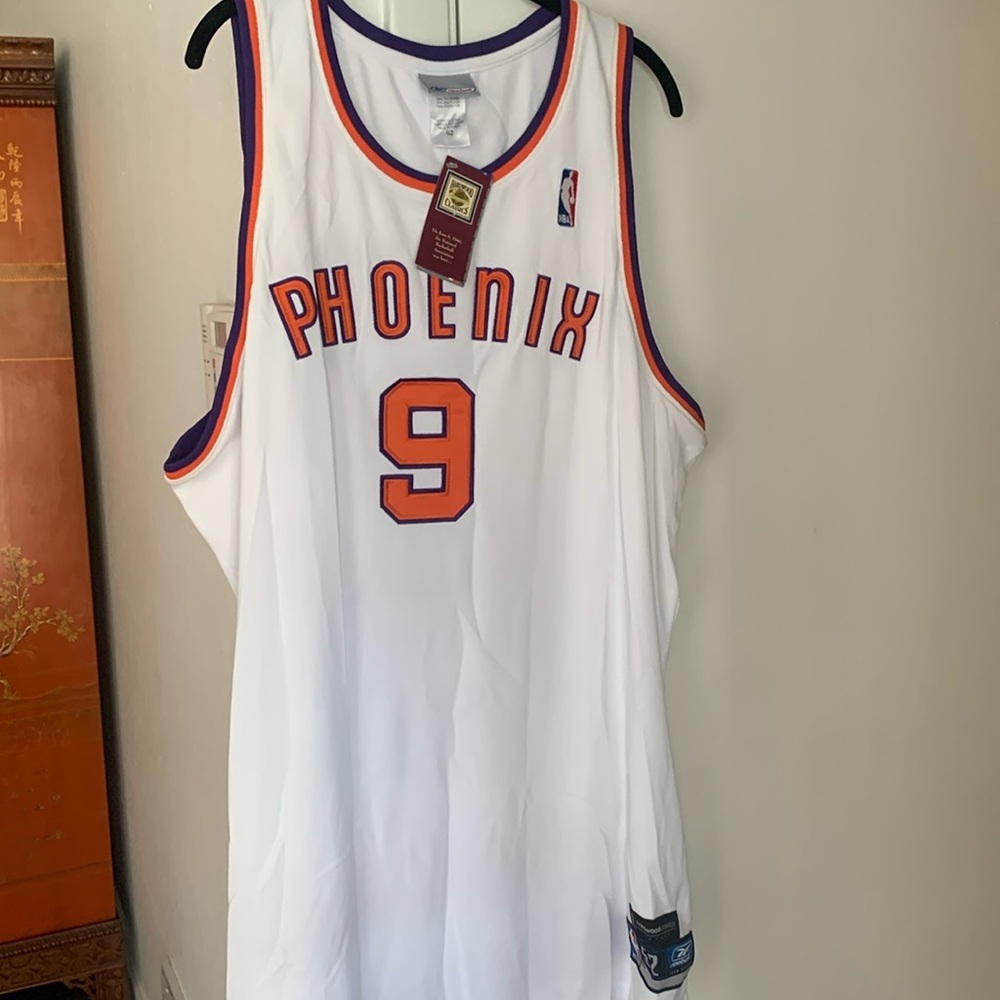 Dan Majerle
signed Phoenix Suns Reebok

Authentic jersey, size 52.